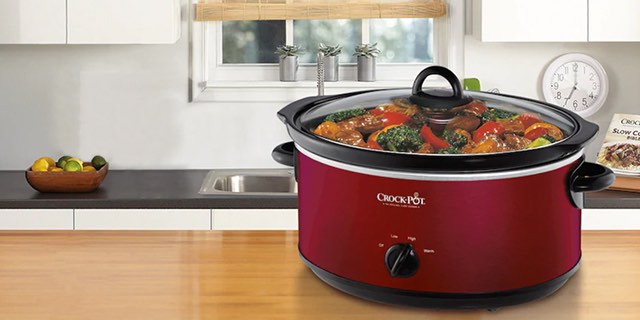 Crock-Pot 7-Quart Slow Cooker only $3.99 shipped (90% off)